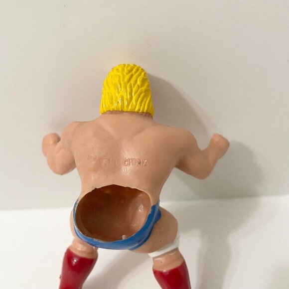 Vintage KO Thumb Wrestler Hulk Hogan WWF WCW Wrestling Toy - Picture 6 of 16